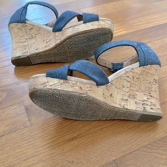 TOMS denim cork wedge sandals - Picture 4 of 4
